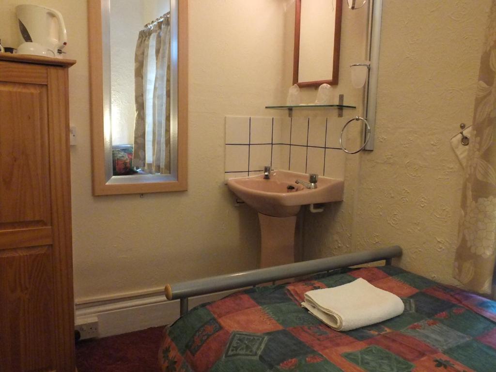 Leonardos Guest House Swansea Quarto foto